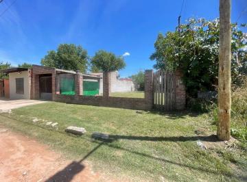 Casa · 50m² · 3 Ambientes · 1 Cochera · Oportunidad, Casa con Gran Terreno en Montegrande.