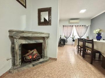 Casa · 200m² · 5 Ambientes · 1 Cochera · Casa 5 Amb - Cochera - Patio V. Alsina Apto Credito