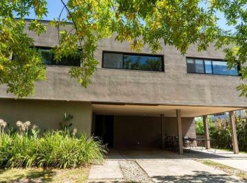 Casa · 247m² · 5 Ambientes · 2 Cocheras · Venta Casa 5amb B. San Isidro Labrador, Dique Lujan
