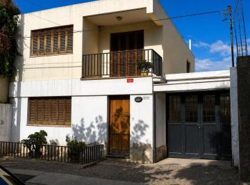 Casa · 299m² · 6 Ambientes · 2 Cocheras · Venta Casa con Gran Salón a m de Costanera