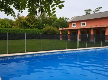 Casa · 126m² · 4 Ambientes · 1 Cochera · Venta - Hermosa Casa con Parrilla, Pileta y Jardin