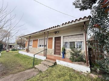 Casa · 175m² · 5 Ambientes · 2 Cocheras · Venta Casa y Apto 3 y 1 Dorm Las Piedras Renta.