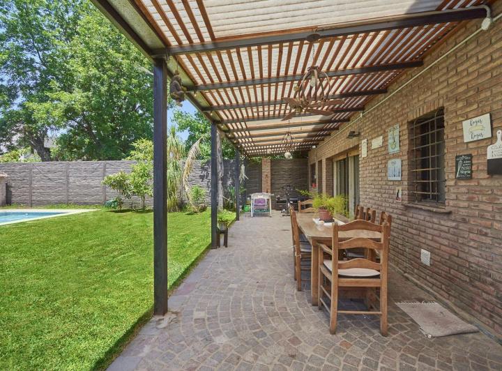 Casa · 259m² · 6 Ambientes · 5 Cocheras