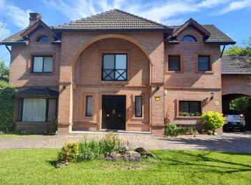 Casa · 290m² · 6 Ambientes · 1 Cochera · Casa Venta 6 Amb/pil/jacuzzy B La Celina Maschwitz
