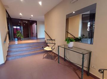 Departamento · 110m² · 8 Ambientes · 1 Cochera · Alquiler de Departamento de 3 Dorm. en 25 de Mayo Al 600, Salta Capital