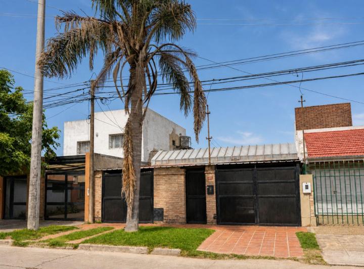 Casa · 150m² · 4 Ambientes · 2 Cocheras