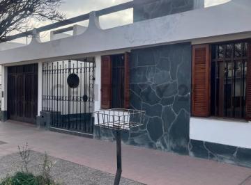 Casa · 175m² · 3 Dormitorios · 2 Cocheras · Casa en Venta en Barrio Trapiche Godoy Cruz