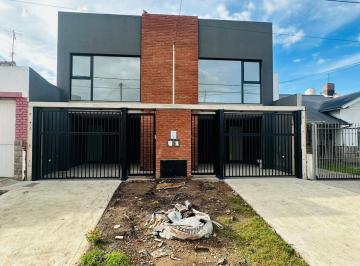 Casa · 74ha · 3 Ambientes · 1 Cochera · Venta Duplex 3 Ambientes a Estrenar Zona Barrio Parque Luro