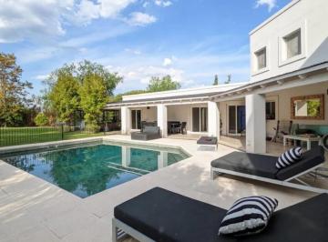 Casa · 300m² · 6 Ambientes · 4 Cocheras · Casa - Santa Barbara