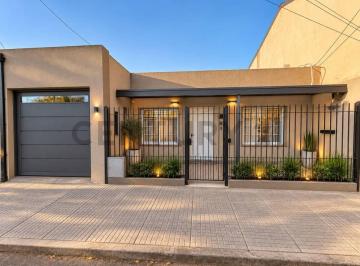 Casa · 132m² · 3 Ambientes · 1 Cochera · Venta Casa Parque Leloir Ituzaingó 3 Ambientes Excelente Ubicación