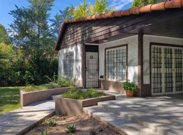 Casa · 90m² · 6 Ambientes · 2 Cocheras · Casa en Alquiler en Vistalba, Lujan de Cuyo.