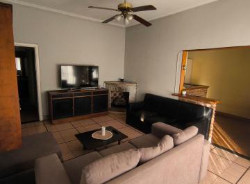 Casa · 136m² · 6 Ambientes · 1 Cochera · Casa 3 Dorm. con Cochera y Patio en Burzaco