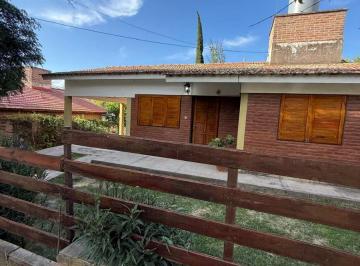 Casa de 3 ambientes, Villa Carlos Paz · Casa en Venta 3 Dorm. Apto Credito Sol y Rio Una Cuadra de La Ruta