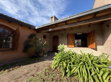 Casa · 197m² · 5 Ambientes · 1 Cochera · Casa en Venta en Villa Elisa