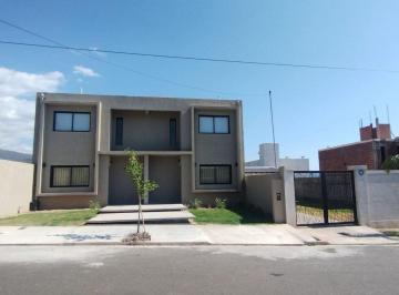 Casa · 100m² · 3 Ambientes · 1 Cochera · Se Alquila Dúplex, 1er Nivel en Zona Alta