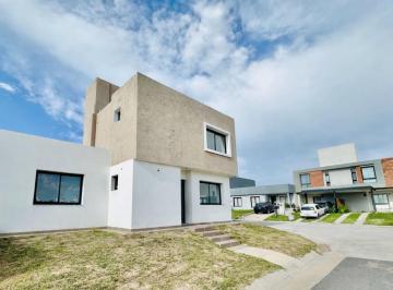 Casa · 185m² · 7 Ambientes · 1 Cochera · Casa en Venta en Docta Malagueño - 3 Dorm. - Exc Calidad Constructiva