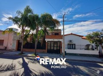 Casa · 187m² · 8 Ambientes · 1 Cochera · Se Vende en Catamarca Casa Céntrica de 2 Plantas