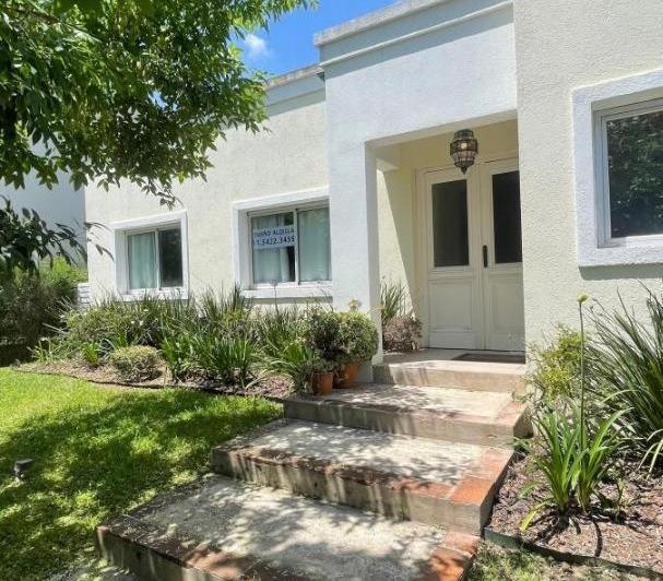 Casa · 145m² · 4 Ambientes · 3 Cocheras