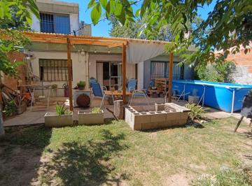 Casa · 120m² · 4 Ambientes · 3 Cocheras · Casa con Local Comercial 2 Dorm. Jardin