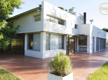 Casa · 150m² · 5 Ambientes · 2 Cocheras · 409 Esquina 136