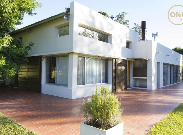 Casa · 150m² · 5 Ambientes · 2 Cocheras
