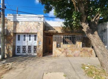 Casa · 69m² · 3 Ambientes · 1 Cochera · Venta Casa 1 Dormitorio y Cochera a Refaccionar