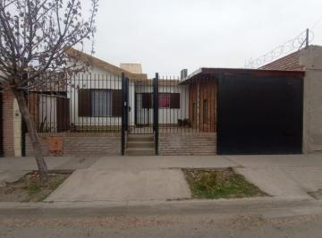 Casa · 148m² · 3 Ambientes · 1 Cochera · Casa en Venta – Barrio Cerro de La Cruz