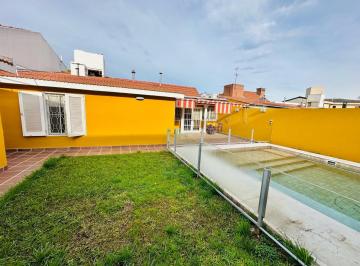 Casa · 140m² · 9 Ambientes · 2 Cocheras · Casa en Venta en Urca! - 3 Dorm. - Pileta - Escritura