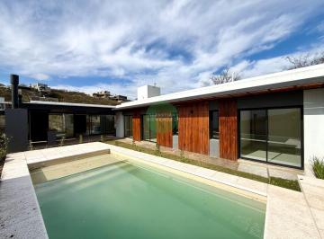 Casa · 311m² · 6 Ambientes · 2 Cocheras · Losa Radiante - a Estrenar - Categoría