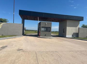 Casa · 135m² · 9 Ambientes · 3 Cocheras · Venta de Complejo con 3 Casas, Lote y Pileta. Oliveros