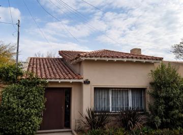 Casa · 275m² · 8 Ambientes · 2 Cocheras · Casa Apto Crédito, 3 Dorm., La Cieneguita Lh