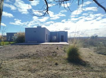 Casa · 110m² · 3 Ambientes · 2 Cocheras · Venta Casa 2 Dorm., Chocon Medio