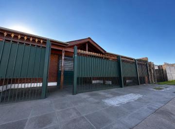 Casa · 238m² · 6 Ambientes · Venta de Local (Apto Profesional: Consultorio, Jardin) en Manuel Alberti, Provincia de Buenos Aires.