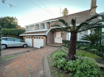 Casa · 273m² · 7 Ambientes · 2 Cocheras · Casa 7 Ambientes, Cochera y Pileta en Quilmes