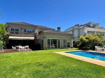 Casa de 8 ambientes, Tigre · Lindísima Casa en Venta Al Bosque y con 4 Dorm. + Escritorio