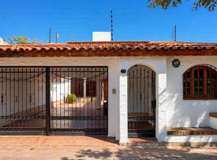 Casa · 226m² · 3 Dormitorios · 3 Cocheras