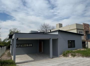 Casa · 134m² · 4 Ambientes · 2 Cocheras · Casa en Venta - Labradores I