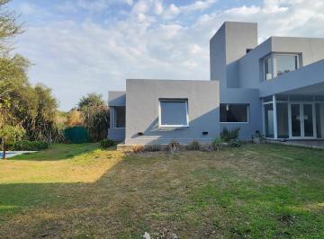 Casa · 300m² · 3 Dormitorios · 2 Cocheras · Casa en Alquiler - Barrio La Rufina - 3 Dorm. - Piscina