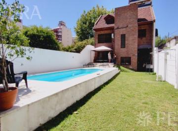 Casa · 197m² · 4 Ambientes · 2 Cocheras · Venta Casa 4 Ambientes con Cochera en Avellaneda