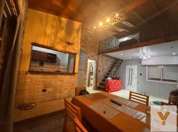 Casa · 193m² · 5 Ambientes · Casa en Alquiler - 4 Dorm. 2 Baños - La Plata