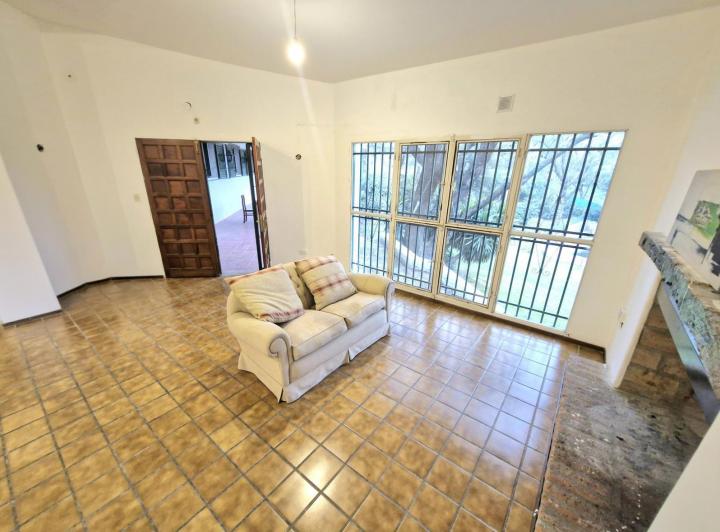 Casa · 280m² · 6 Ambientes · 2 Cocheras