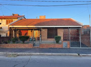 Casa de 1 ambiente, Córdoba · Vendo Casa 4 Dorm, Cochera P/3 Vehiculos, C/pileta – B° Ayacucho