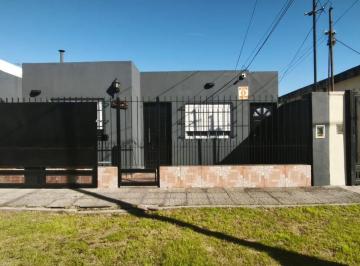 Casa · 110m² · 3 Ambientes · 1 Cochera · Venta Casa 3 Amb Cochera Quincho Paso del Rey