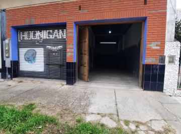 Bodega-Galpón de 2 ambientes, Avellaneda · Local Comercial de 120 m² en Alquiler.