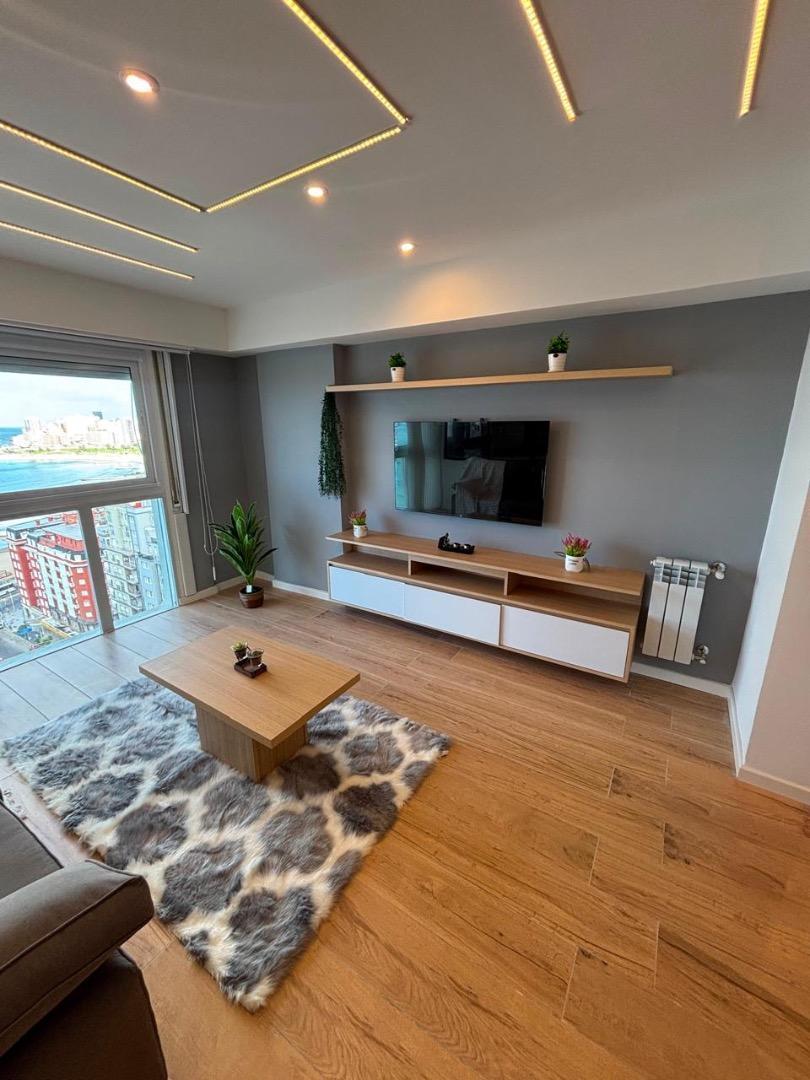 Departamento de 3 ambientes a la calle con balcón y vista al mar