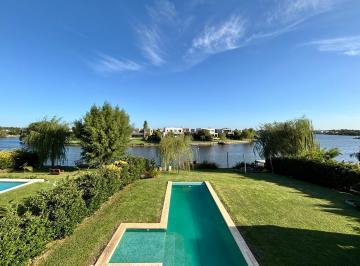 Casa · 206m² · 4 Ambientes · 4 Cocheras · Casa Venta Villanueva Barrio San Rafael a La Laguna