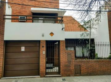 Casa · 283m² · 4 Ambientes · 1 Cochera · Casa de 2 Plantas con Cochera y Pileta