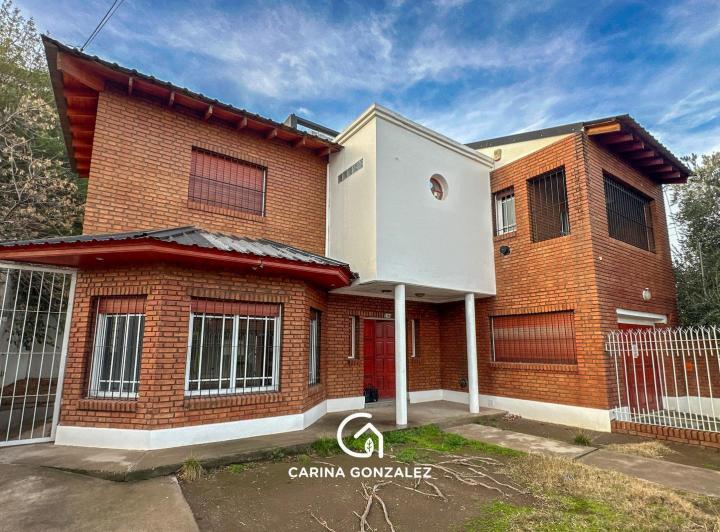 Casa · 246m² · 4 Dormitorios · 3 Cocheras