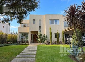 Casa · 189m² · 5 Ambientes · 3 Cocheras · Casa en Venta en Santa Teresa Villanueva