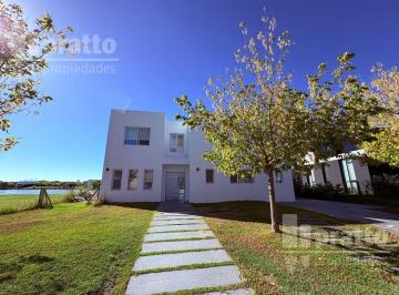 Casa · 232m² · 4 Ambientes · 2 Cocheras · Casa en Venta de 4 Dorm. en Puertos Acacias